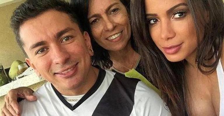 Irmão da Anitta se pronuncia e rebate após levar bronca por entregar suposta doença da cantora