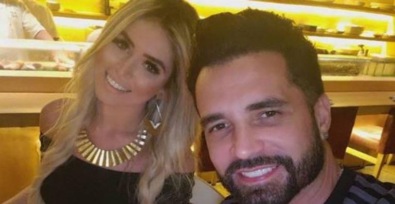 Advogada de Latino é flagrada em fotos e confirma romance com o cantor: ”Estamos nos conhecendo”