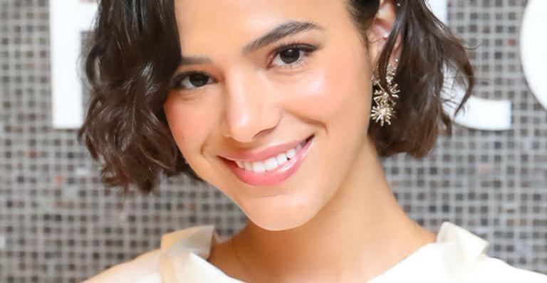 Bruna Marquezine eleva a temperatura nas redes sociais após foto de biquíni com cinturinha fina