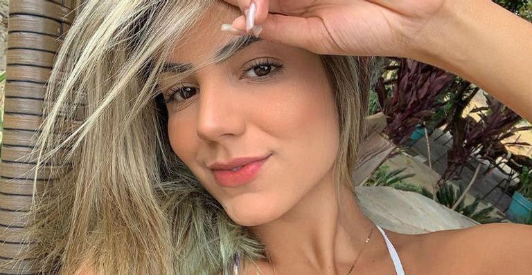 Ex-BBB Hariany aposta em microbiquíni e deixa fãs impactados com corpaço