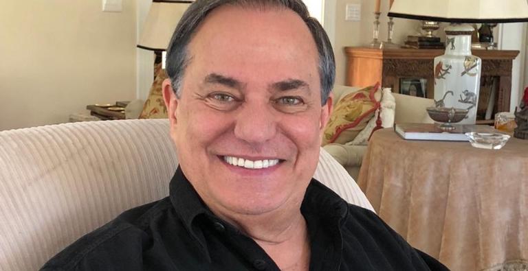 Cercado de fãs, Ronnie Von publica foto antiga: ”Nossa história começava a ser construída”