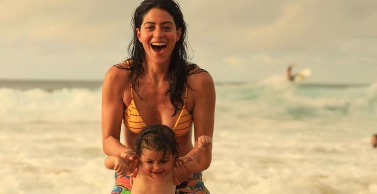 Carol Castro posta registro da filha tocando instrumento musical: ”Não tenho maturidade pra lidar”