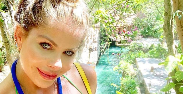 Karina Bacchi compartilha fotos ao lado de golfinhos e recebe críticas: ”Exploração de animais”