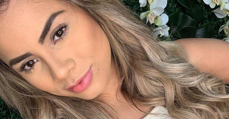 Lexa publica foto no cenário de ‘Anitta Entrou no Grupo’ e diverte fãs: ”Achei que era sua bunda”