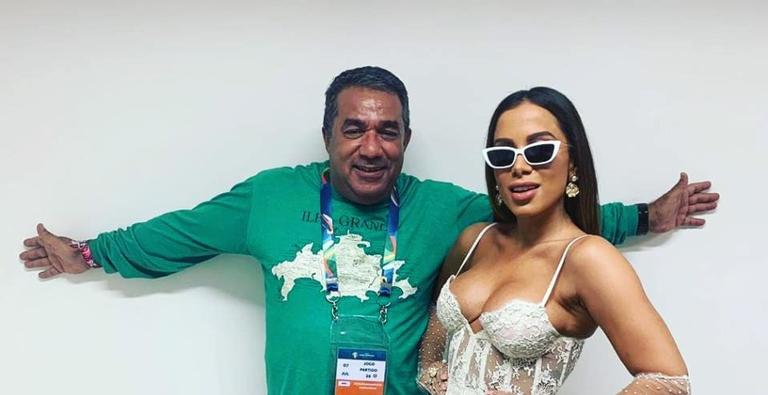 Pai de Anitta deixa de seguir Pedro Scooby na web após declarações do surfista