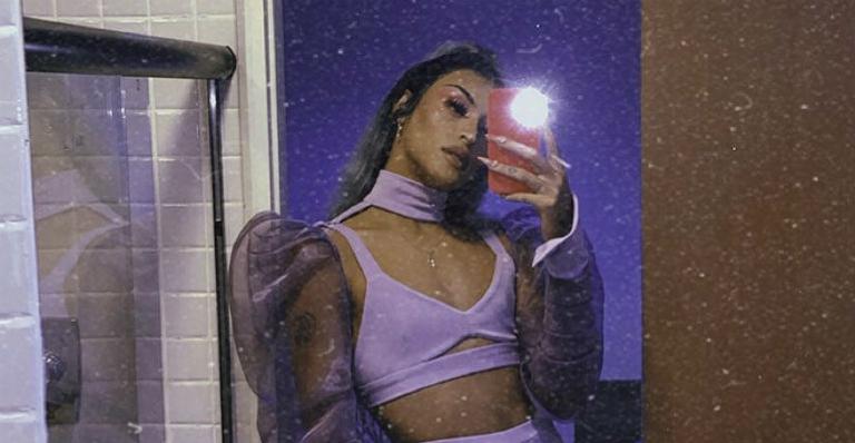 Pabllo Vittar posta foto mostrando o bumbum e seguidor elogia seu corpo: ”Morros do Pão de Açúcar”