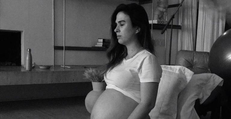 Exibindo o barrigão, Tata Werneck posa ao lado de amiga de infância: ”Estamos grávidas juntas”