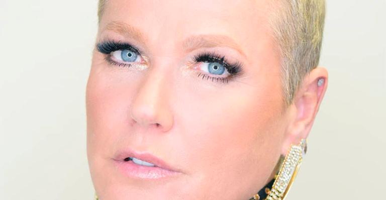 Xuxa abre o jogo sobre época em que posou nua: ”Minha mãe adorou”