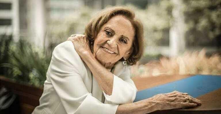 Cheia de vitalidade! Laura Cardoso completa 92 anos e ganha homenagens na web
