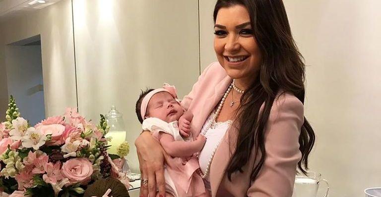 Amanda Françozo faz festa lindíssima para comemorar o primeiro mês da filha, Vitória