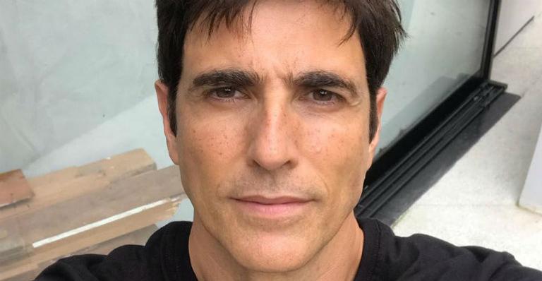 Reynaldo Gianecchini aproveita dia de folga na praia de Ipanema