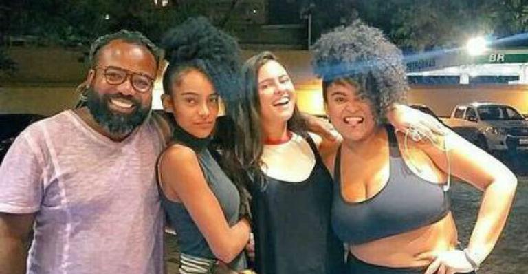 Ex-BBBs Rízia Cerqueira, Hana Khalil, Gabi Hebling e Rodrigo França dançam ao som de Ludmilla