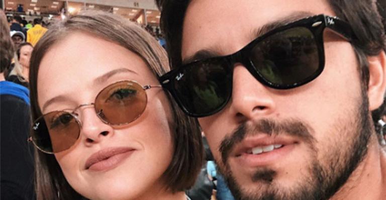 Agatha Moreira e Rodrigo Simas trocam beijo picante e esquentam o clima