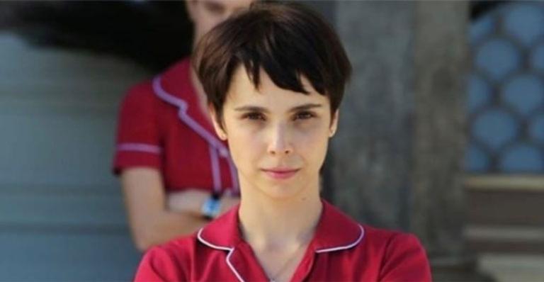 Débora Falabella comemora reprise de Avenida Brasil na Globo