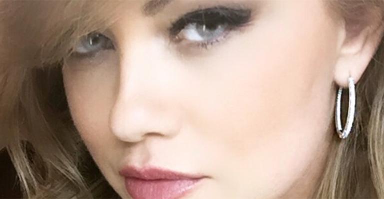 Ellen Rocche revela tamanho do quadril e causa alvoroço na web