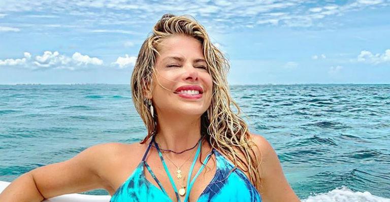 Fofura! Karina Bacchi compartilha clique de gatinho e derrete coração dos fãs