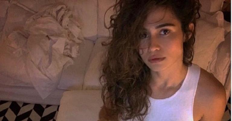 De cara lavada, Nanda Costa posta selfie no sol e recebe elogios: ”Beleza natural”