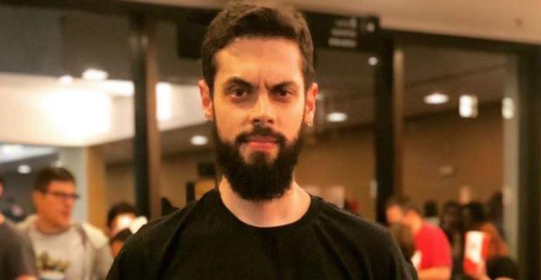 Repórter do ‘Mais Você’, Cauê Fabiano, é acusado de ter perfil em aplicativo de pegação