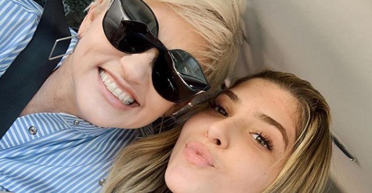 Aos 19 anos, filha de Andréa de Nóbrega fala sobre a mãe: ”Zero vergonha”