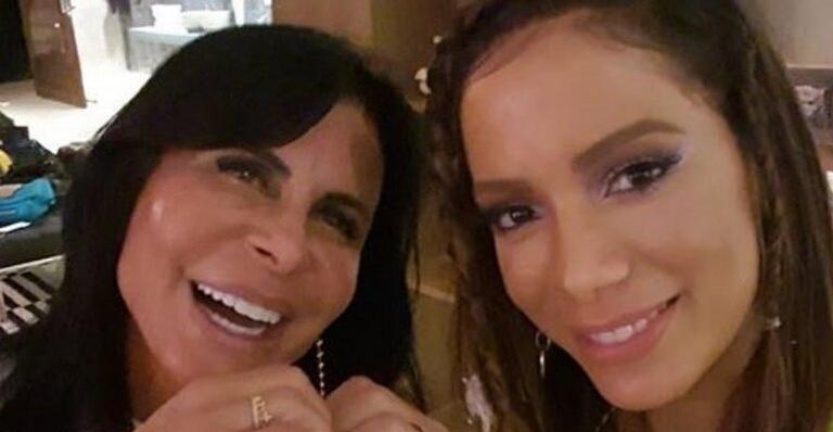 Anitta recebe Gretchen em sua mansão e as duas quebram a web ao dançarem ‘Conga’ juntinhas