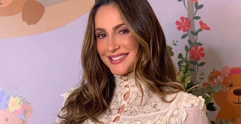 Claudia Leitte encanta ao mostrar a filha recém-nascida sorrindo em vídeos fofíssimos
