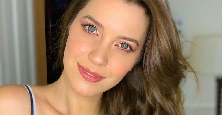 Nathalia Dill se surpreende ao assistir novela e ver Lívia Bueno: ”Olha a gente aí”