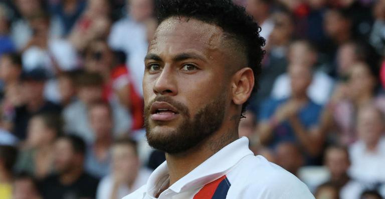 Neymar Jr. esbanja e paga salário altíssimo para os ‘parças’