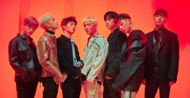 Fãs agridem e machucam integrante de grupo K-POP no aeroporto e empresários emitem alerta