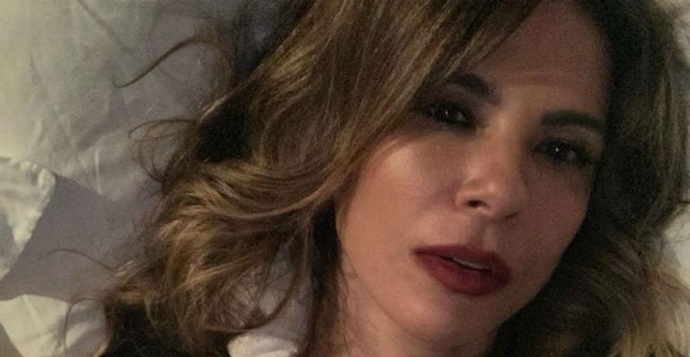 Luciana Gimenez ostenta corpinho de modelo em clique sensual e fãs reagem: ”Belíssima”