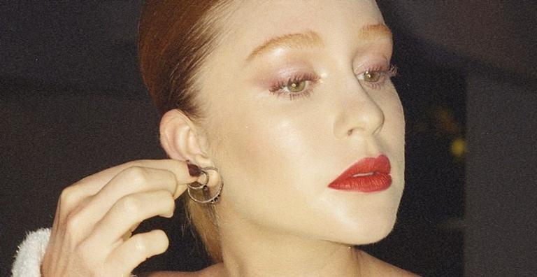 Marina Ruy Barbosa posa de lingerie vermelha e leva internautas à loucura: ”Perfeita”