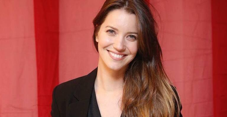 Nathalia Dill faz rara aparição com o noivo em dia de praia
