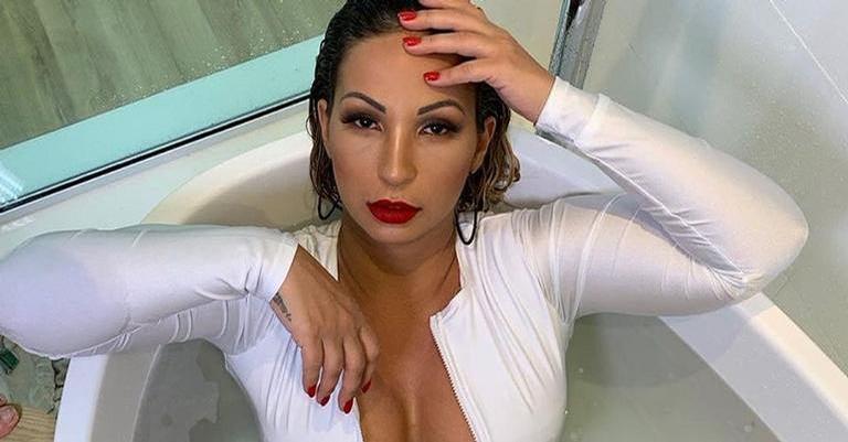 De biquíni, Valesca Popozuda coloca bumbum pra jogo e choca fãs: ”Abundância”