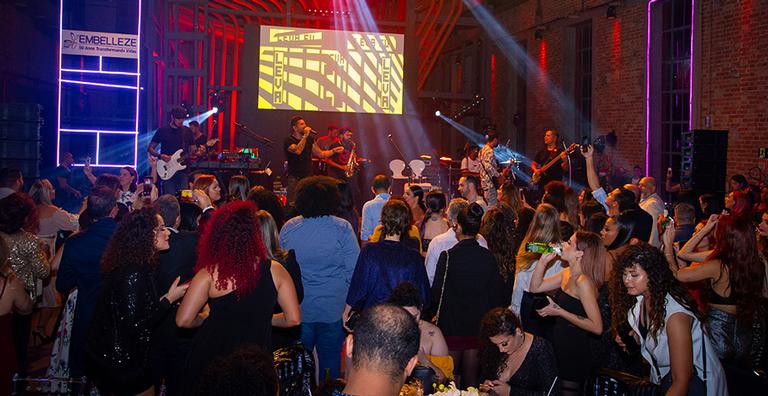 Festa em SP homenageia a beleza da brasileira