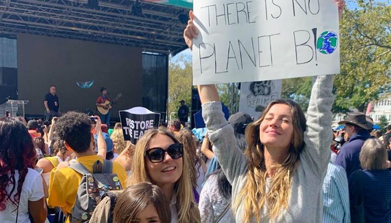 Gisele Bündchen participa de manifestação em prol do meio ambiente