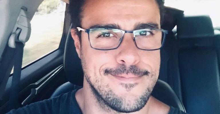 Joaquim Lopes é flagrado com a namorada em clima de romance