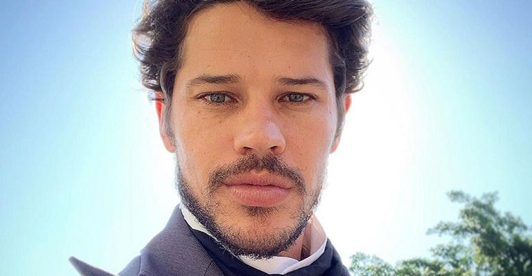 José Loreto usa bigode como exemplo para refletir sobre julgamento alheio