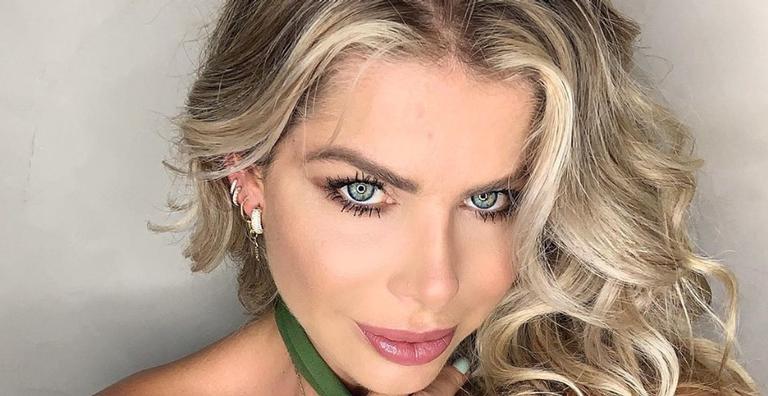 Em SPA, Karina Bacchi tira momento para relaxar e exibe corpão
