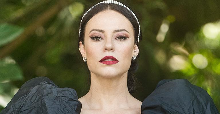 A Dona do Pedaço: Globo divulga vestido de casamento preto de Vivi Guedes; fotos!