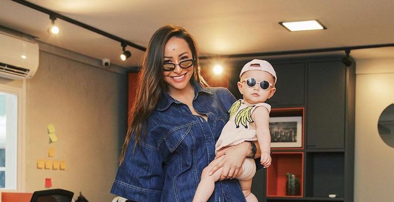 Sabrina Sato encanta a web ao compartilhar registro de Zoe abraçando nova amiguinha