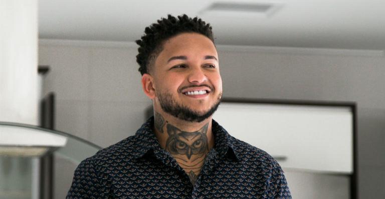 Cantor Suel lança novo clipe e desabafa: ”Composições que eu amo”