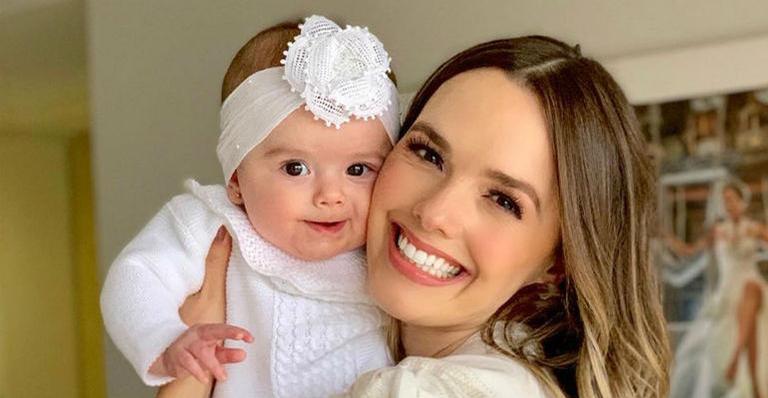 Com apenas 5 meses, filha de Thaeme surge sorrindo e encanta: ”Maior amor do mundo”