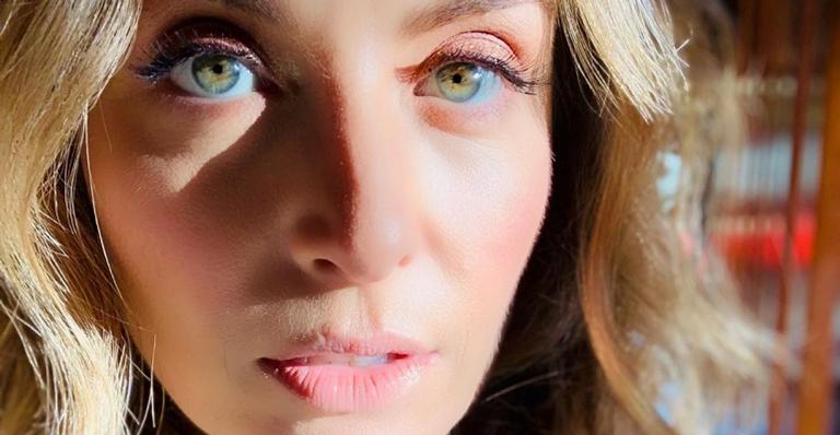 Angélica compartilha meme divertido sobre beijar na boca e diverte fãs: ”Sextou”