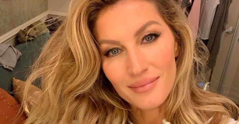 Gisele Bündchen leva cartaz e se une a manifestação em defesa ao meio ambiente