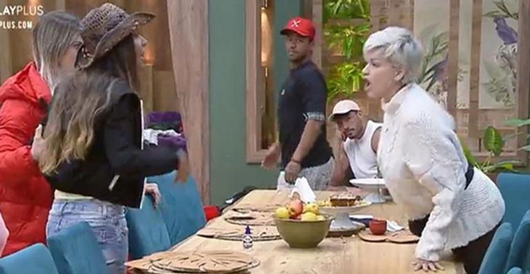 A Fazenda: Andréa Nóbrega e Tati Dias se descontrolam e armam super barraco
