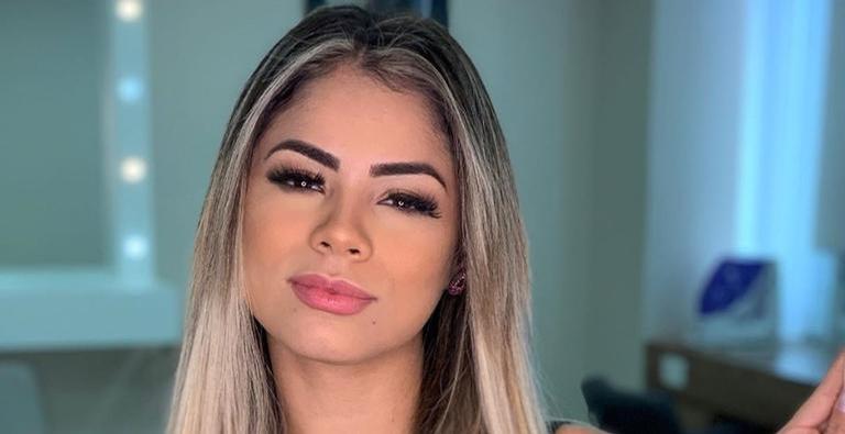 Após eliminar quase 10 quilos, Lexa abaixa shorts e exibe corpaço