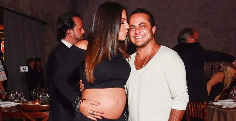 Com a barriga de fora, Andressa Ferreira comemora 6 meses de gestação: ”Você já chegou”