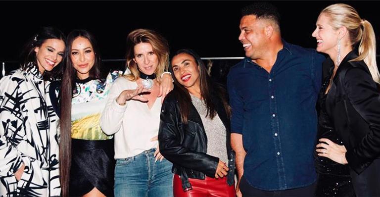 Ronaldo arma festão em Milão com presença de Marquezine, Sabrina Sato e outras celebs