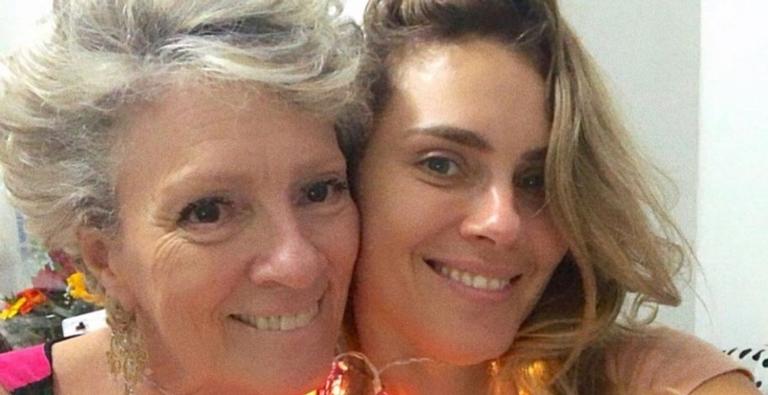 Após um mês do falecimento de sua mãe, Carolina Dieckmann compartilha texto emocionante: ”Meu sol”