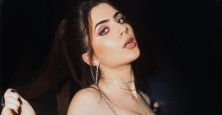 Jade Picon faz 18 anos com festão, vestido ousado e clique romântico com João Guilherme