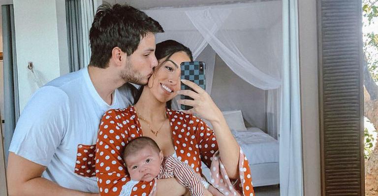 Jade Seba e Bruno Guedes comemoram quatro meses de primogênito com festa temática